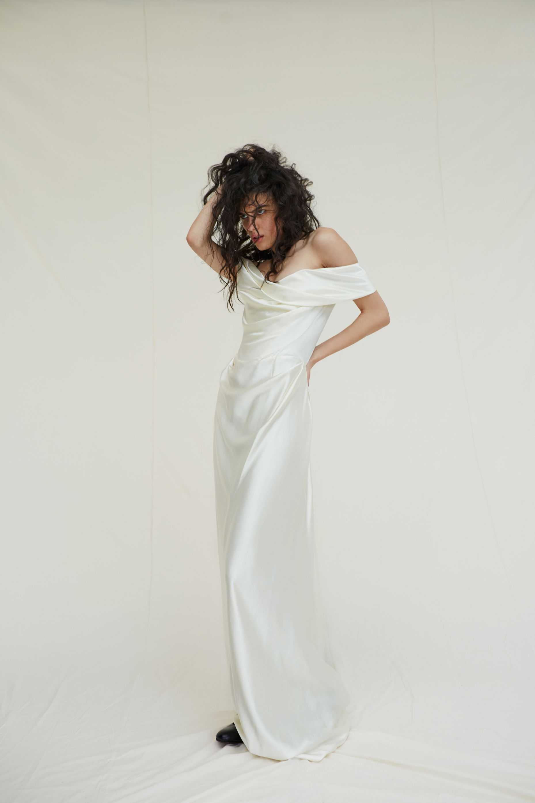 váy cưới của Miley Cyrus